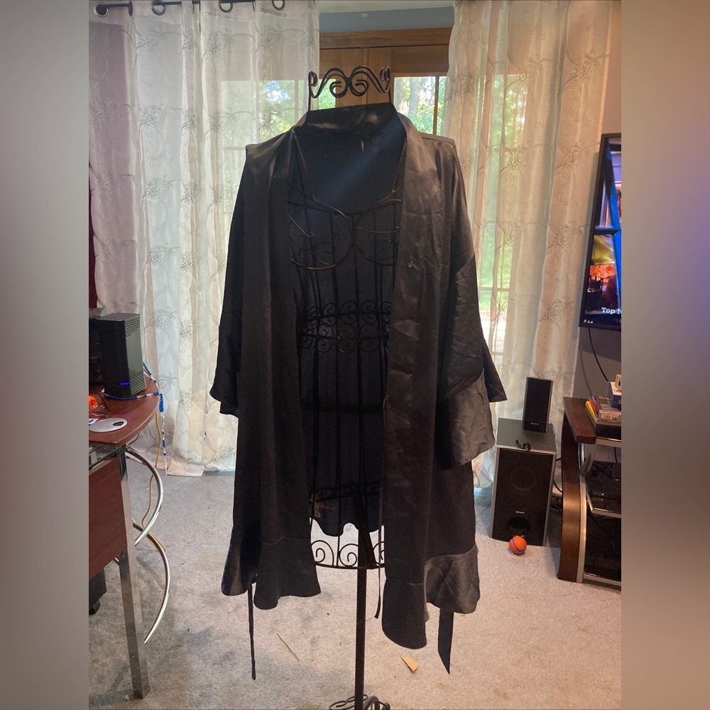 Victoria’s Secret robe ASO teen wolf Lydia